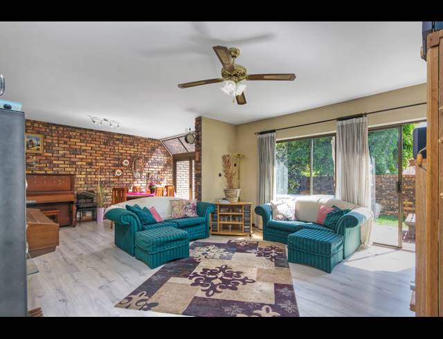 3 BEDROOM HOUSE FOR SALE IN LONEHILL